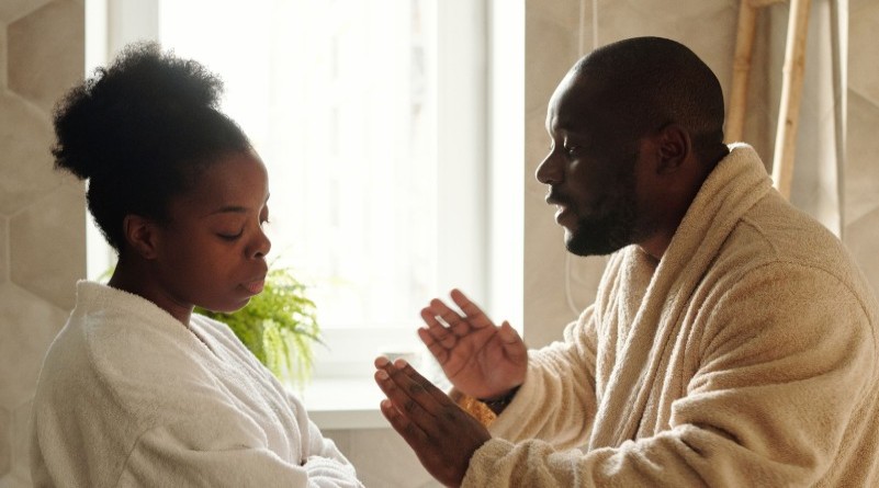 لماذا يرفض الزوج عمل زوجته أسباب جوهرية و5 خطوات لمواجهة الأمر بحكمة